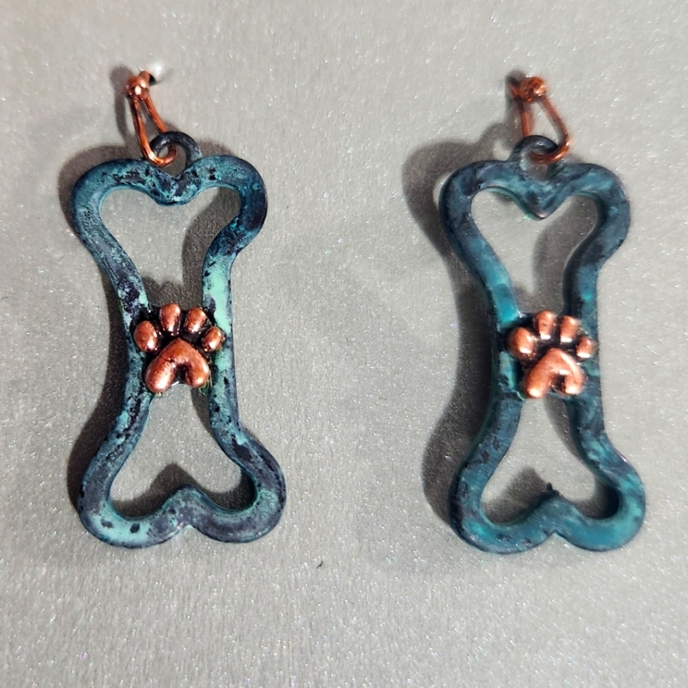 Exquisite Dog Lovers earings. Turquoise Bone and Copper Paw with copper wire